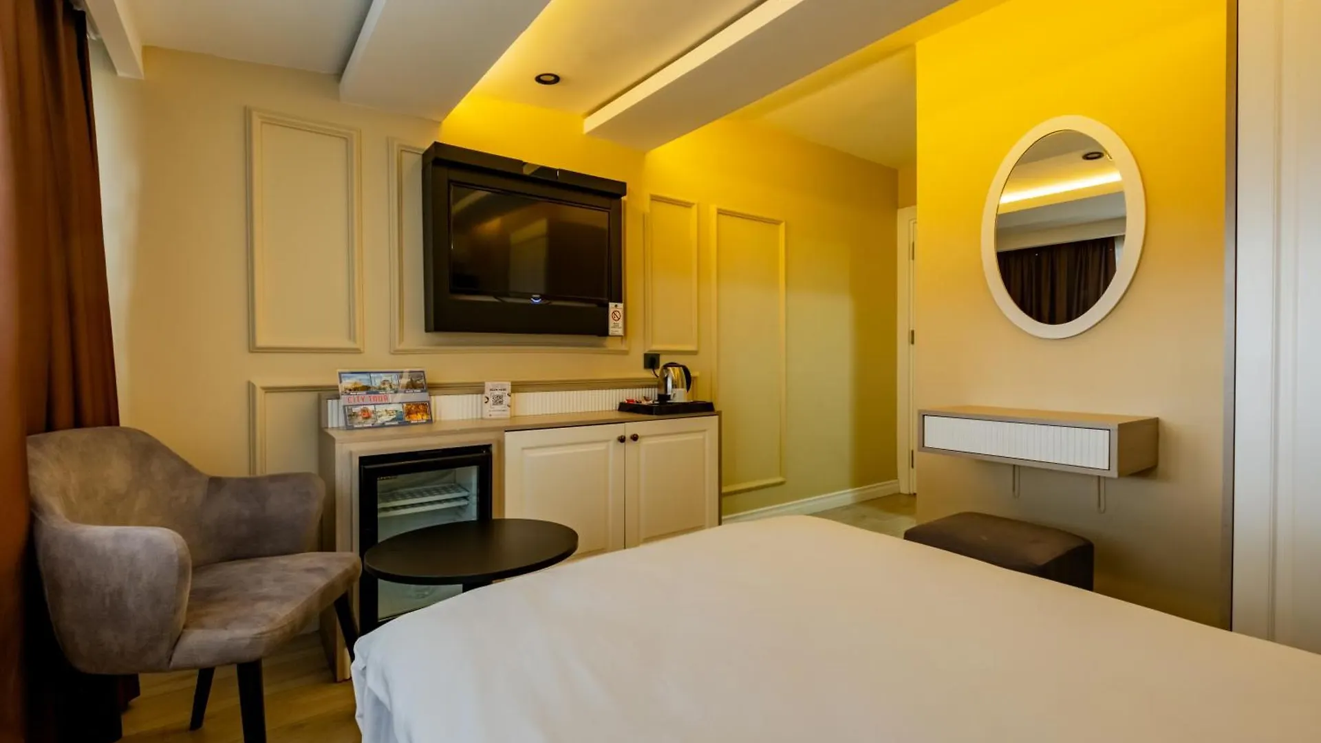 Frt Airport Otel Arnavutkoy فندق