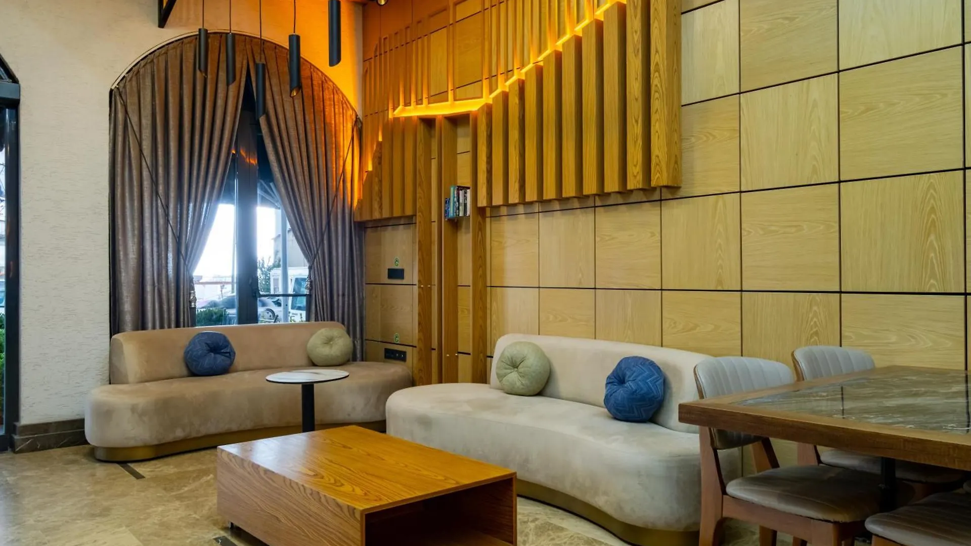 Frt Airport Otel Arnavutkoy 4*,