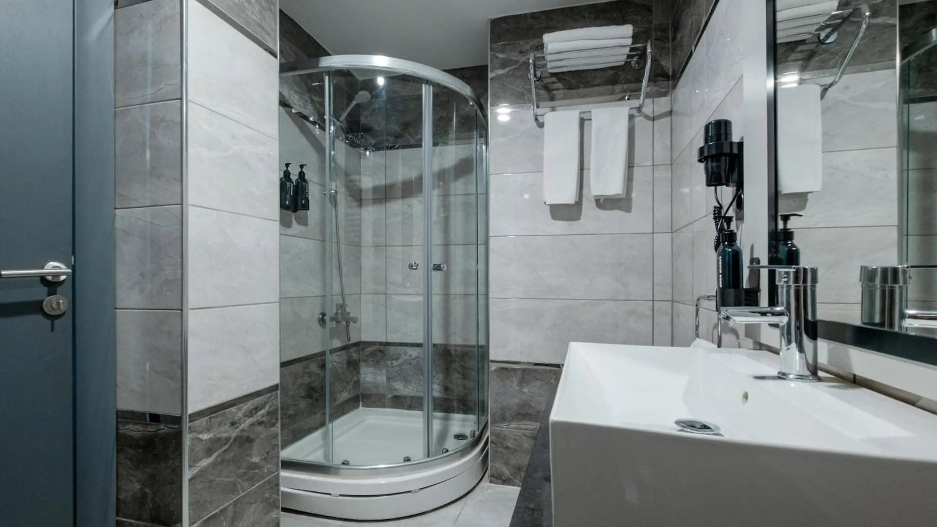**** فندق Frt Airport Otel Arnavutkoy تركيا