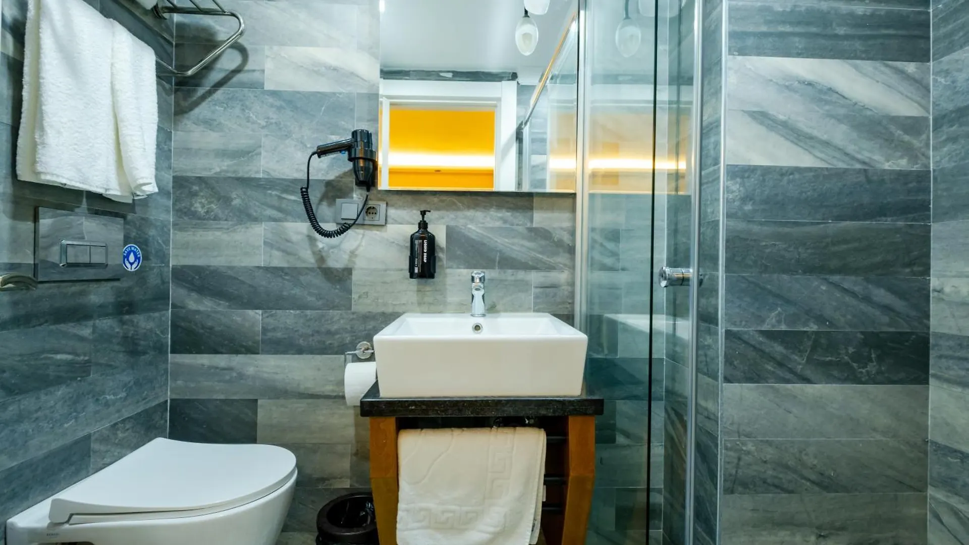 فندق Frt Airport Otel Arnavutkoy